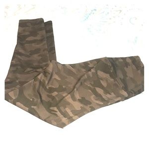 Onzie cropped High waisted Camo Yoga Legging